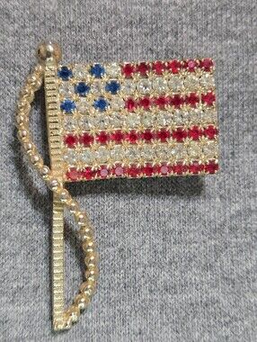 Vintage Signed RAFAELIAN Rhinestone USA American Flag Gold Tone Brooch Pin 2"